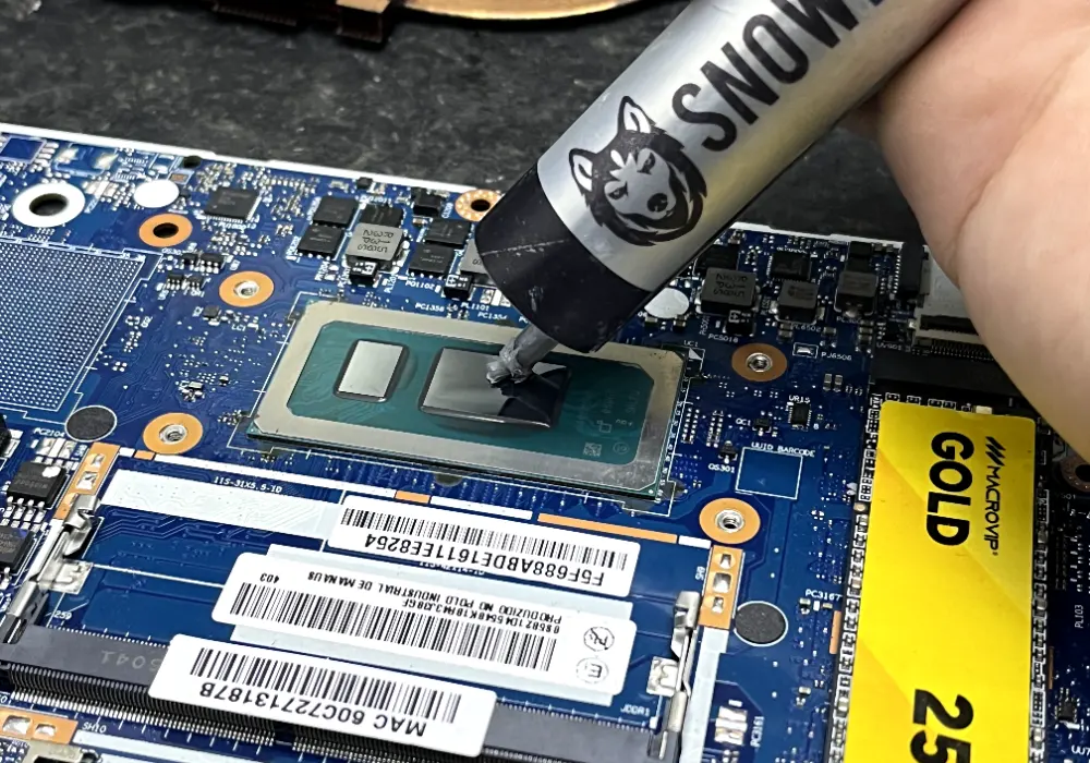 Limpeza preventiva de computador na bancada da JC EletroInfo
